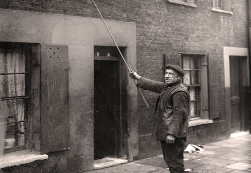 Człowiek-budzik - wymarłe zawody