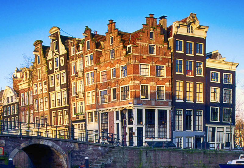 Krzywe kamienice Amsterdamu