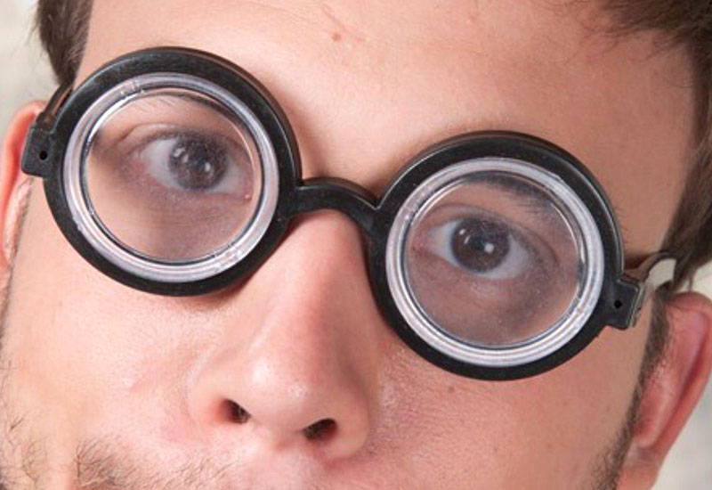 Okulary, szkła optyczne i inne uwagi okularnika