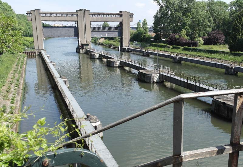 Tamy, wały i śluzy