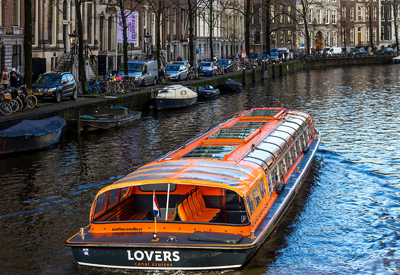 Co najbardziej przyciąga turystów do Holandii?