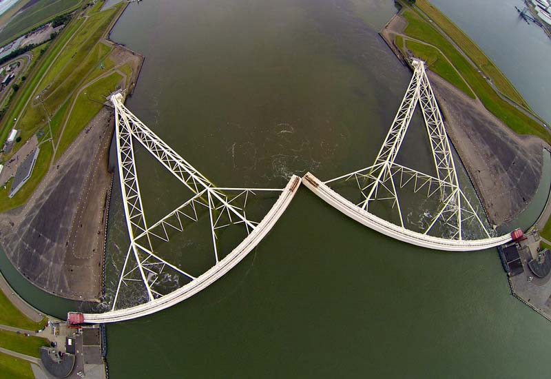 Walka z morzem trwa, woda Holandię żywi i zabija