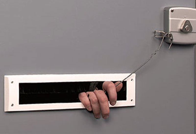 Sznureczek zwisający z skrzynki pocztowej