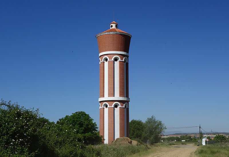 Wieże ciśnień zdobią a czasami szpecą krajobraz